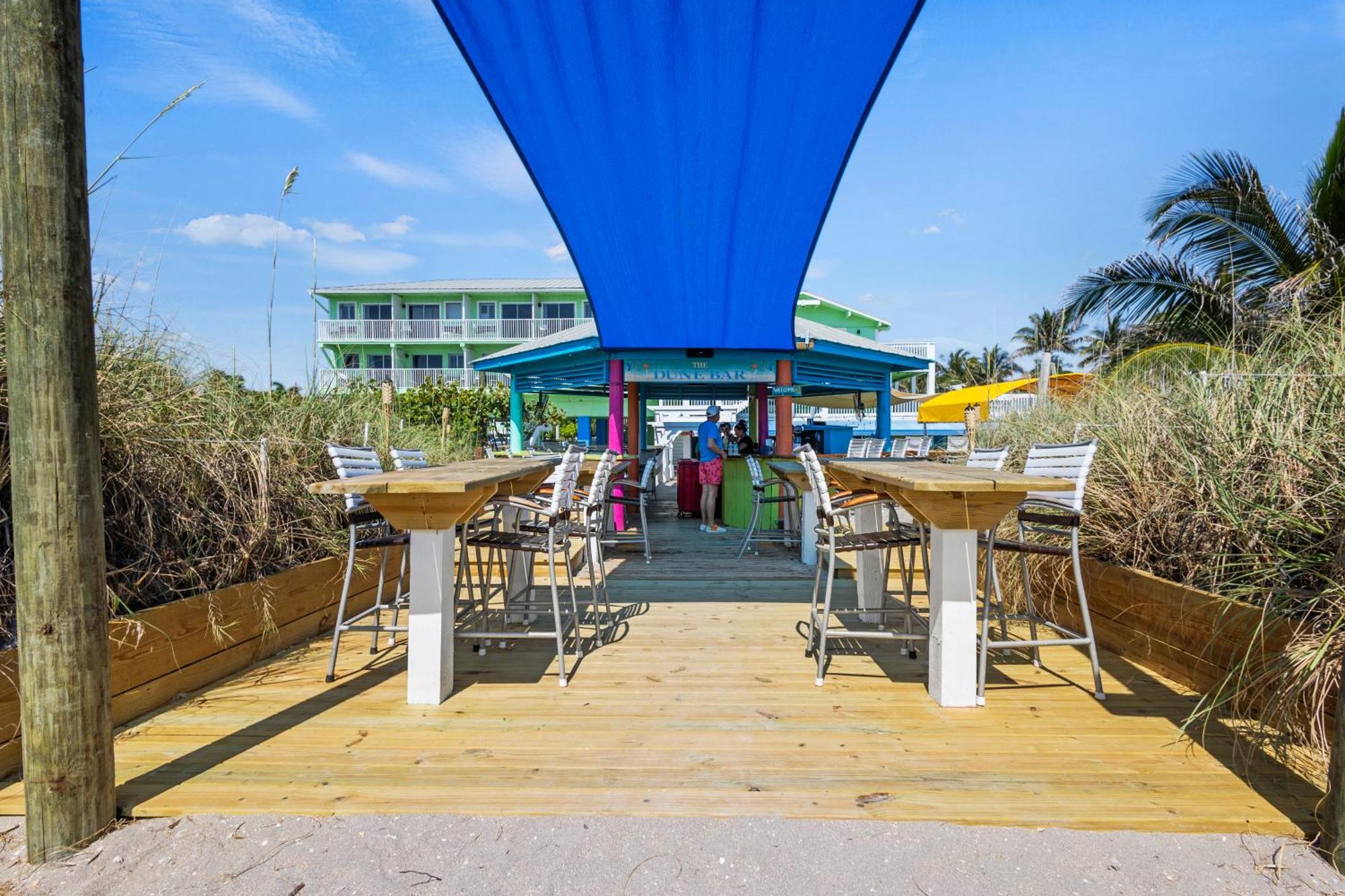 פורט פירס Partial Ocean View Hotel Room- King Bed #1 מראה חיצוני תמונה