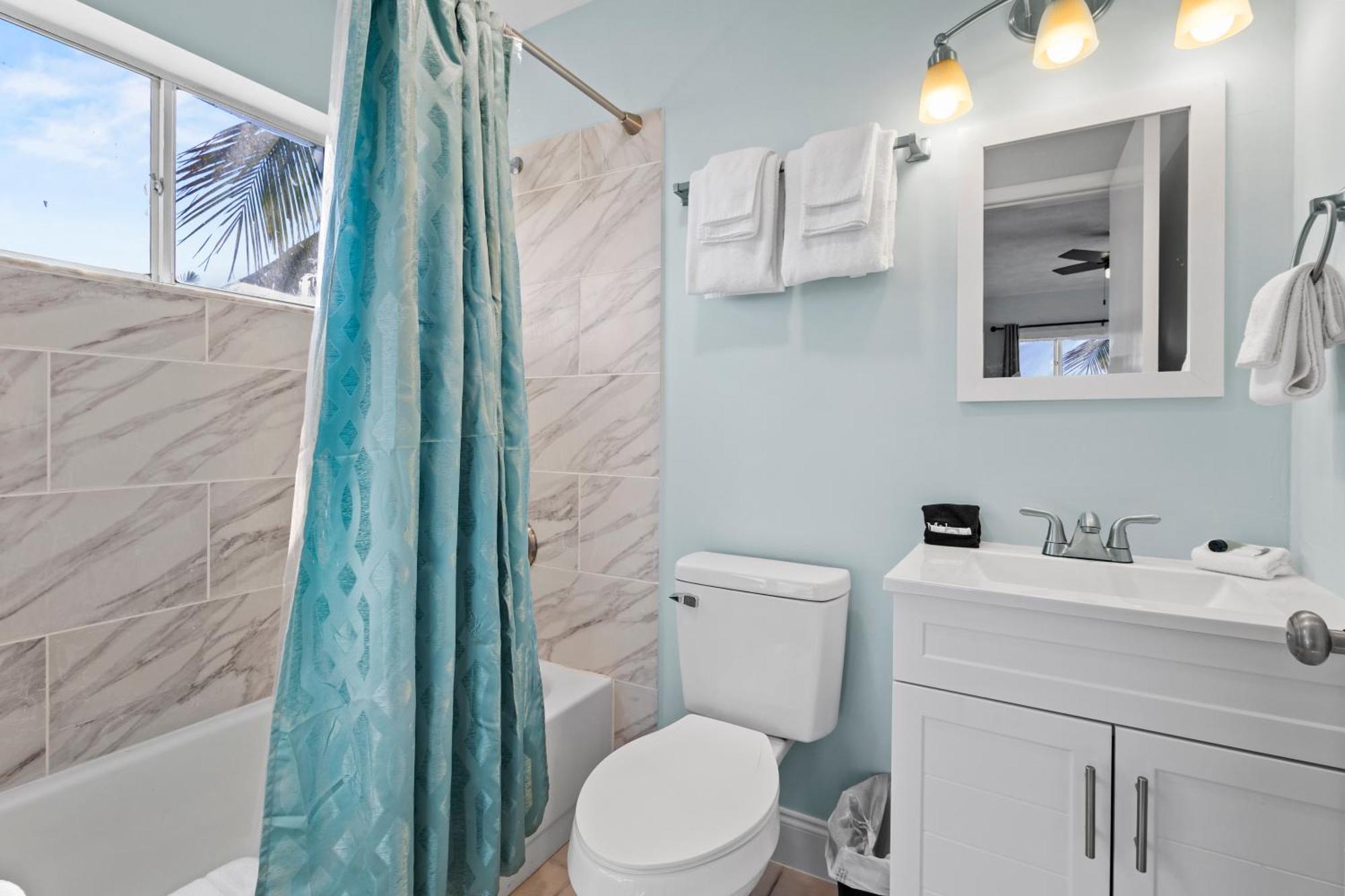 פורט פירס Partial Ocean View Hotel Room- King Bed #1 מראה חיצוני תמונה