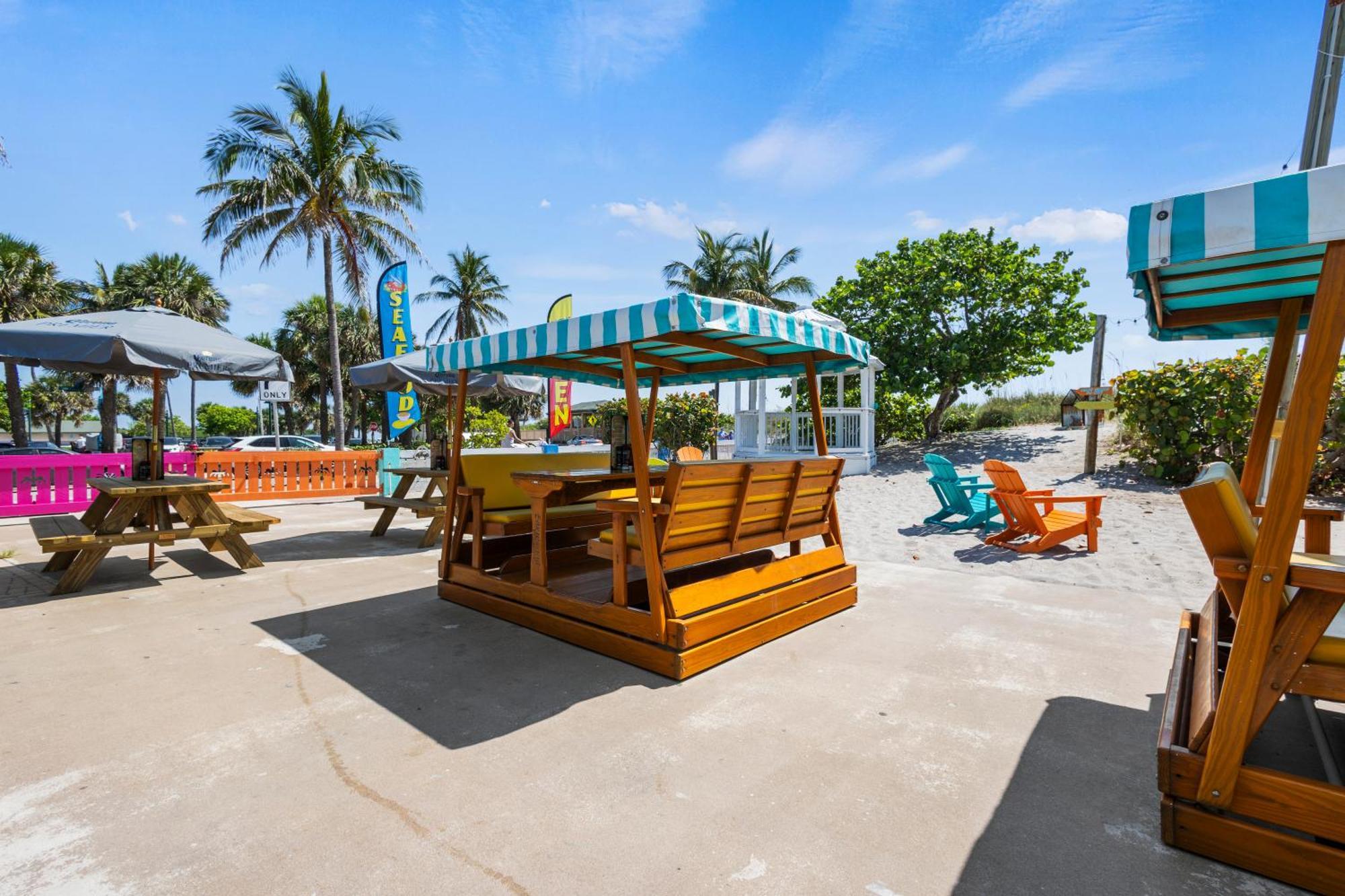 פורט פירס Partial Ocean View Hotel Room- King Bed #1 מראה חיצוני תמונה